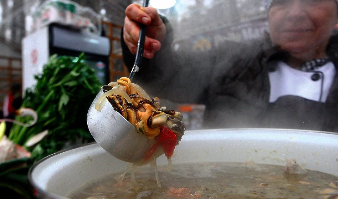 Gastronomía de invierno: qué cocinar para soportar el frío curicano. Feria de Cazuelas y Caldillos 2023